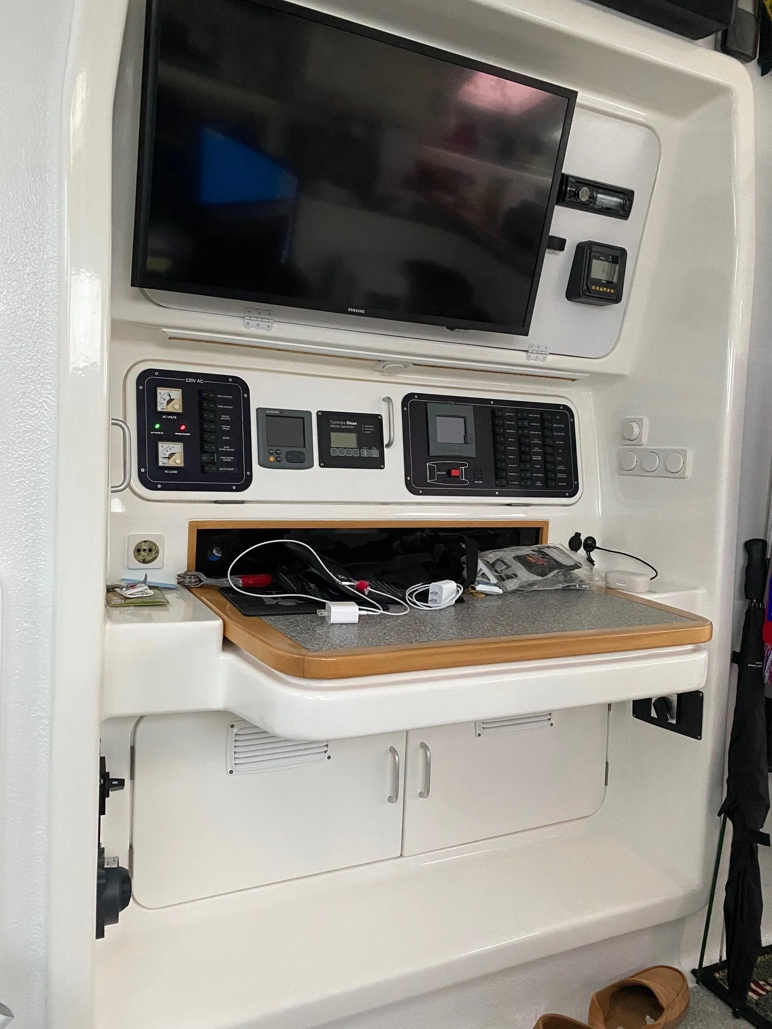 AC Electrical — Dual 110V / 220V Global System